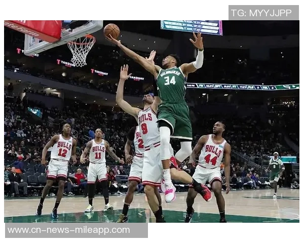 克莱首节火力全开9投5中三分球6投3中轻松斩获14分2篮板1助攻