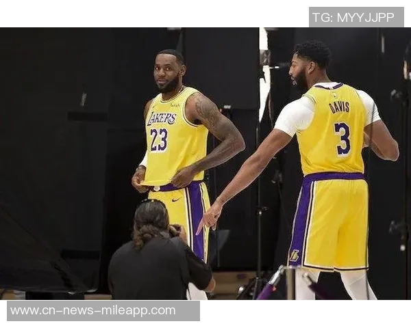 詹姆斯分享家庭教育经验强调对不同子女的沟通方式与领导力运用